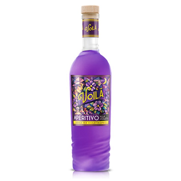Butelka włoskiego likieru fiołkowego Voila' Italian Violet Francoli o zawartości alkoholu 16% i pojemności 700 ml.